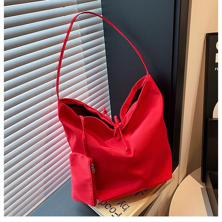 Korean version of Dongdaemun simple nylon large-capacity cloth bag 2025 new lazy style casual versatile shoulder tote bag