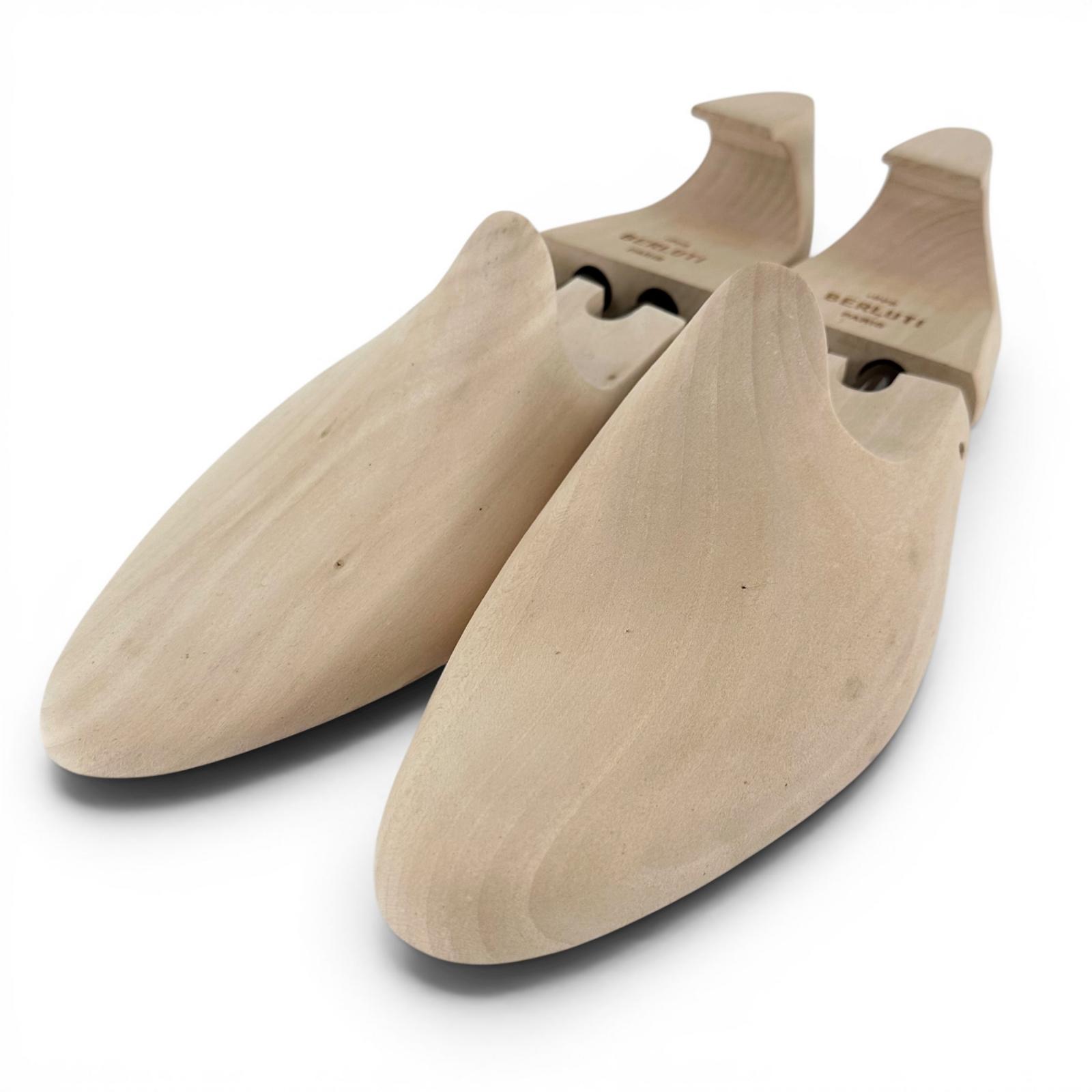 Great BERLUTI Shoe tree Logo-engraved shoe trees natural wooden mens 6 Used
