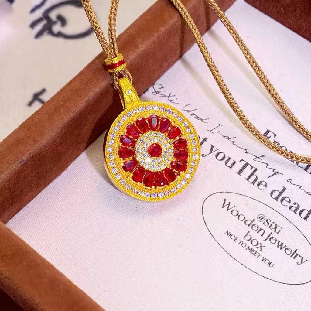 Elegant Rotatable Rhinestone Rose Compass Pendant Necklace in Sand Gold