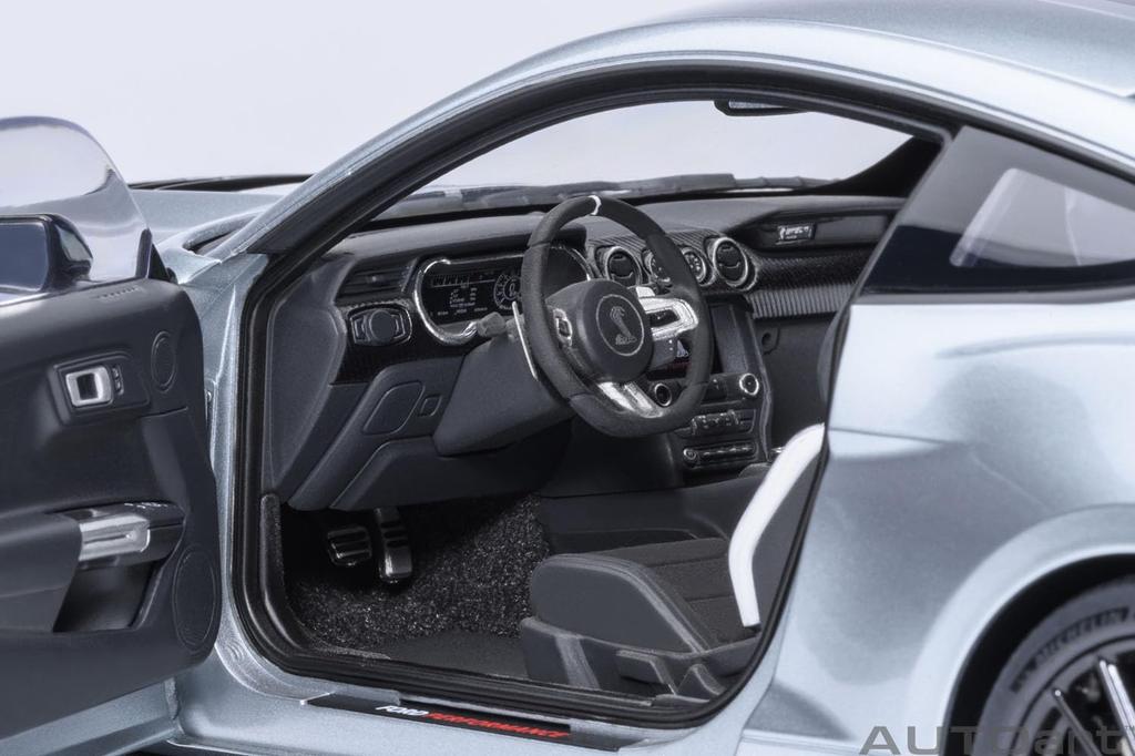 AUTOart Scale Ford Mustang Shelby GT500 with Black Finished Product 73096 1/18 (Silver Stripes)