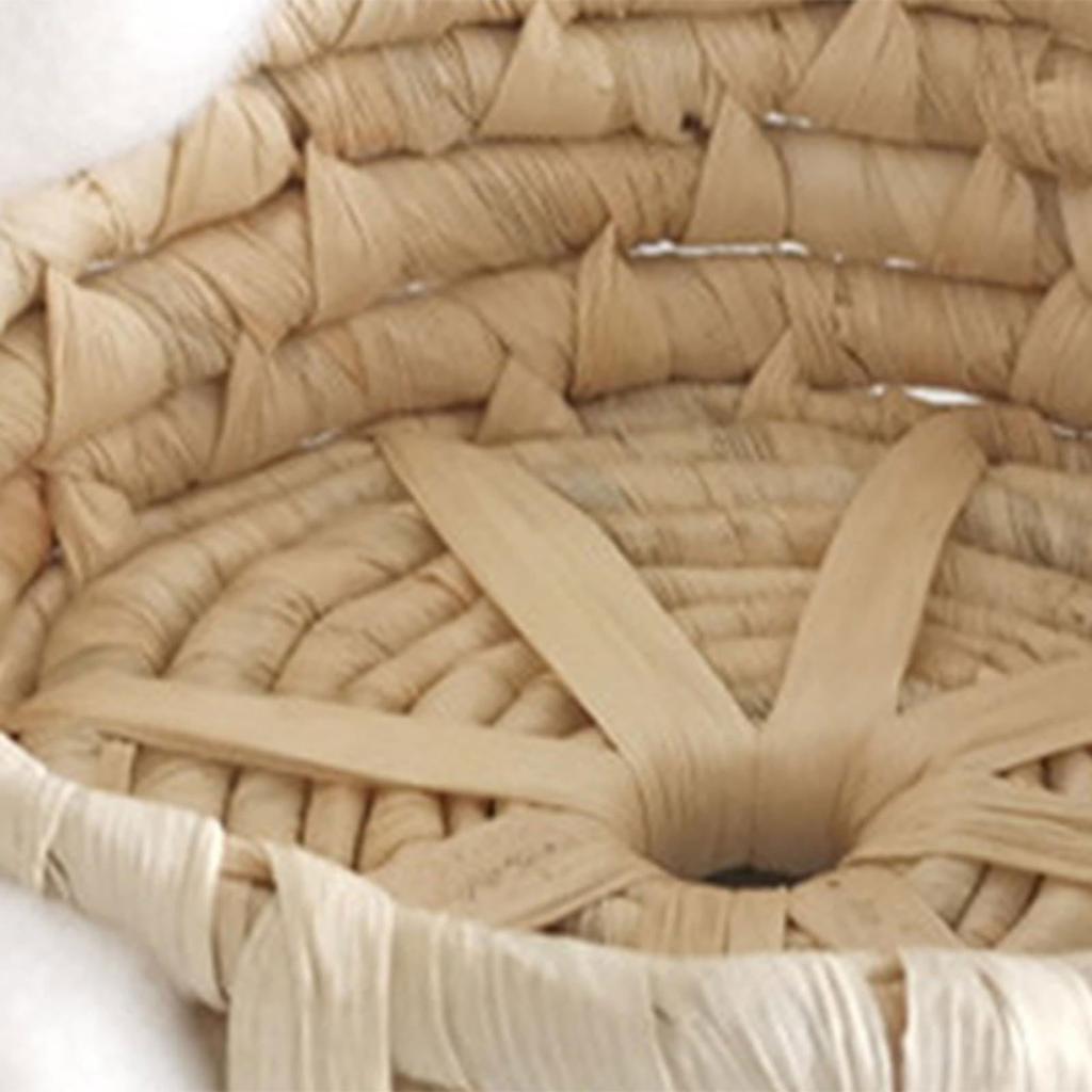 Natural Woven Corn Husk Basket Living Room Storage Solution Snacks Toy Organiser Rabbit Food Container for Home Use