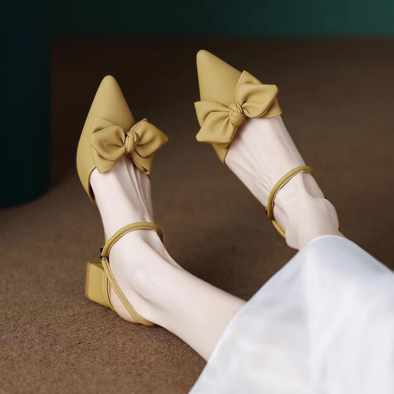 

Soft leather bag head sandals women s 2025 new summer fashion outer wear pointed head temperament sandals bow half slippers women 40 жовтий