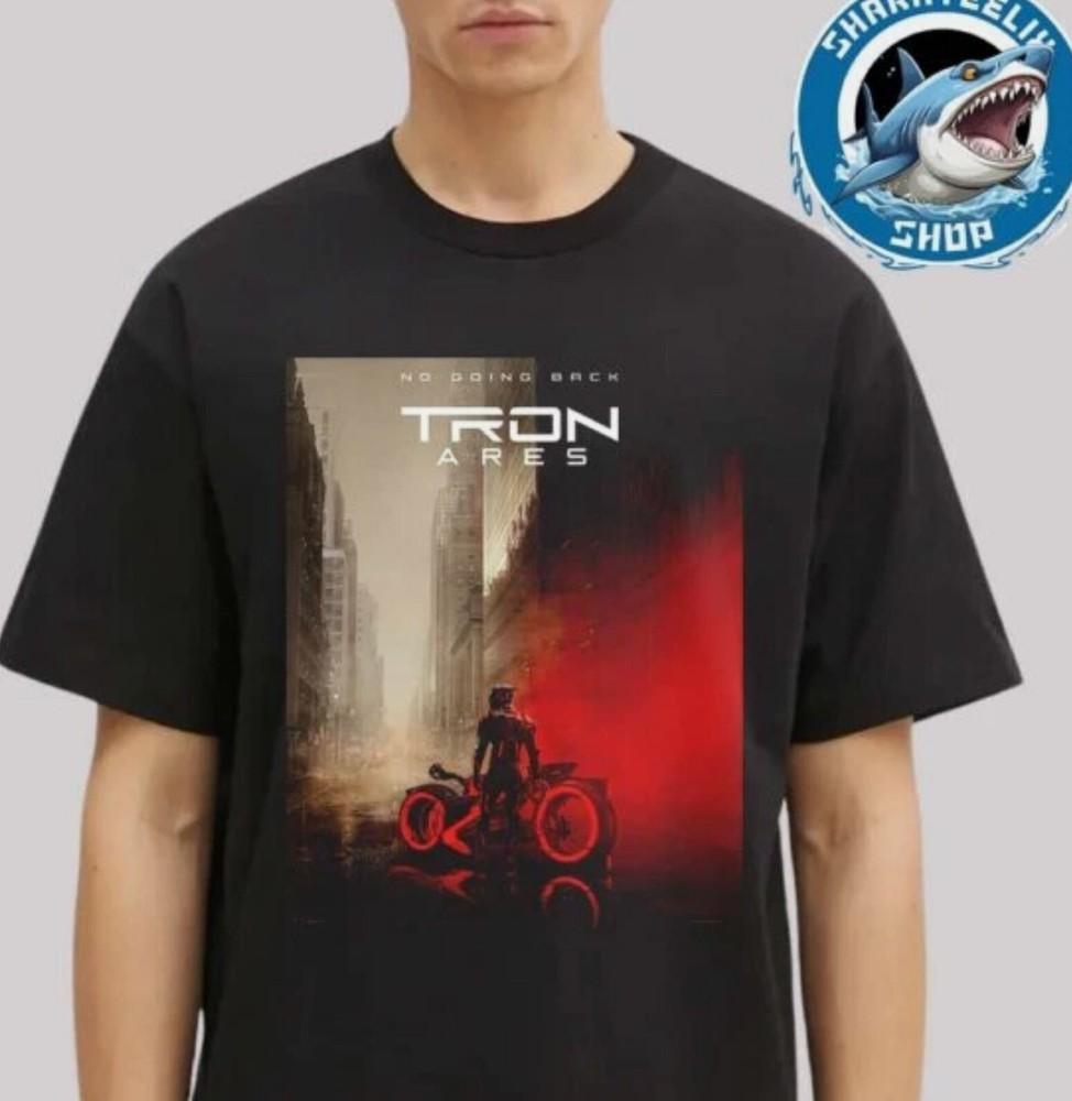 

Первый постер для Трон Арес Пути назад нет Только в кинотеатрах 10 октября 2025 Футболка 4XL