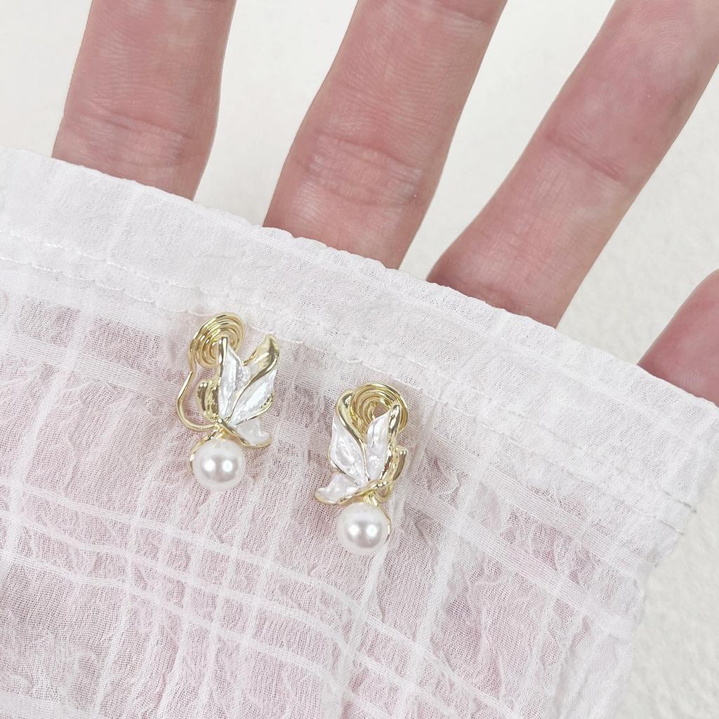 Vintage French Pearl No-Pierce Earrings: Elegant Luxury Clip-ons for Women