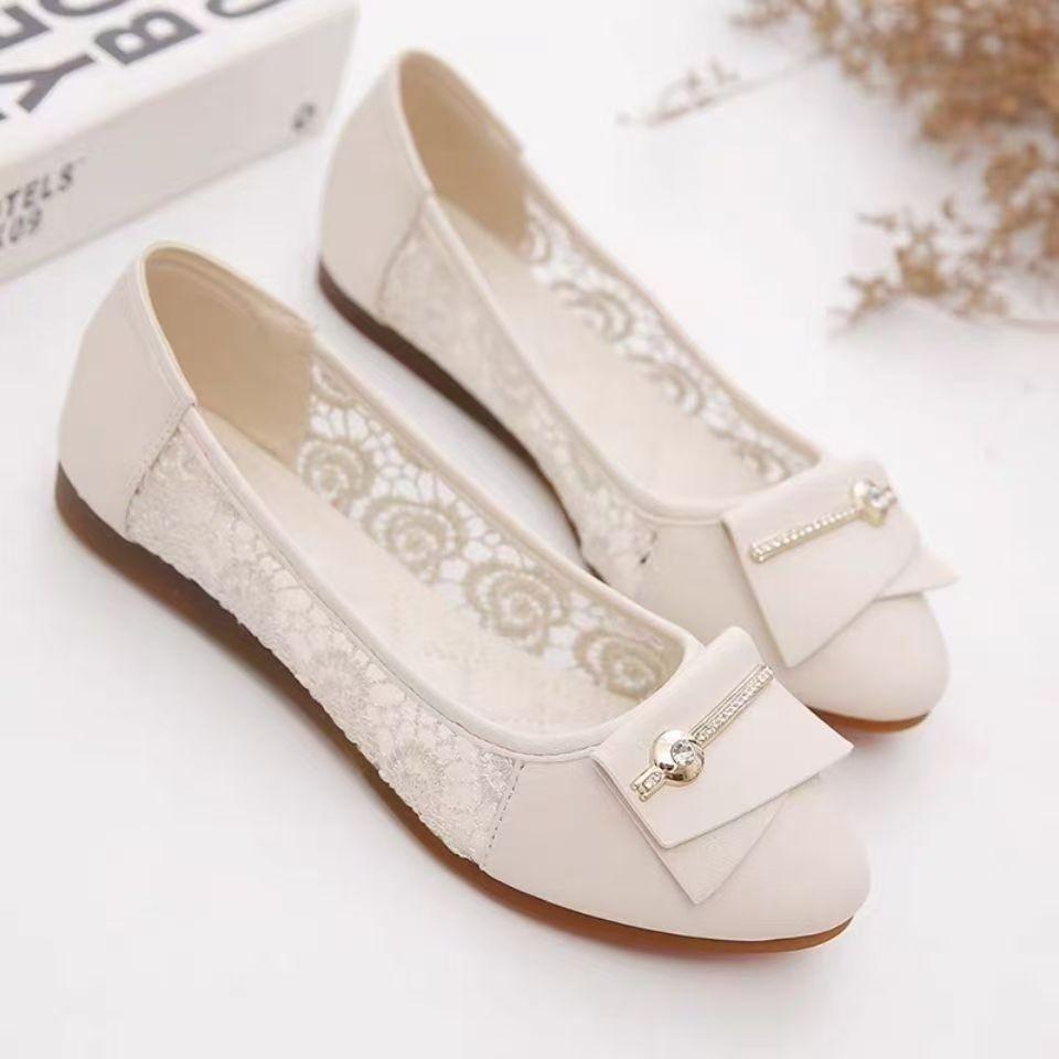 Hollow Breathable Mother Shoes 2025 Spring Summer New Shallow Mouth Fairy Wind Doudou Shoes Soft Sole Comfortable Women's Shoes