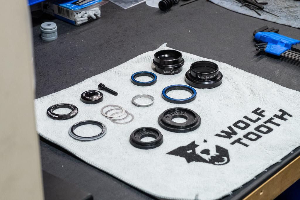 Wolf Tooth EC44 Upper EC49 Lower GeoShift Angle Headset 2°Performance Long(115-140mm)