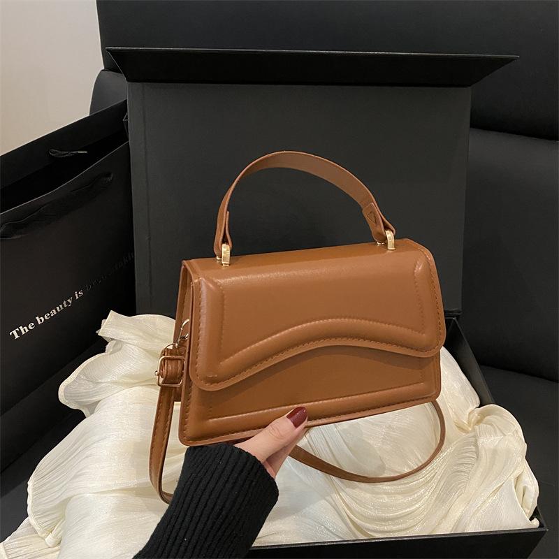 Simple and Fashionable Small Square Bag, Personalized and Beautiful Handbag, Spring New Shoulder Bag, Commuter Messenger Bag