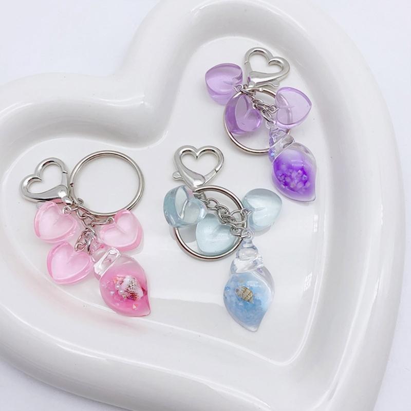 Fashionable Conch Keychain Bag Purse Adornment Stylish Heart Key Holder Cute Backpack Accessory Perfect for Any Occasion