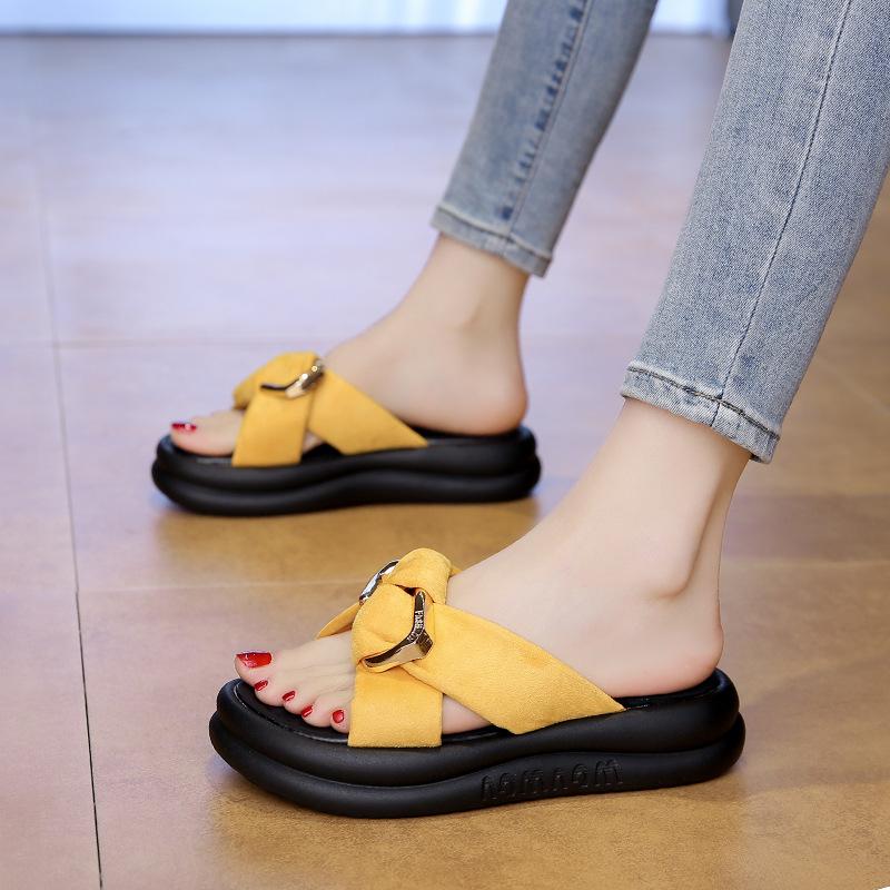 

Wear a skirt and step on a word of shit temperament with new slippers women s summer Xiaoxiang fashion cool slippers tide 35