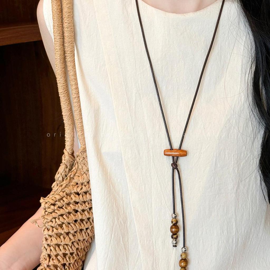 Retro Chinese Tassel Necklace: Unique Ethnic Style Women's High-End Clavicle Chain.