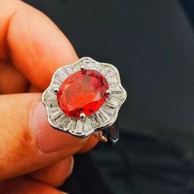 High-End Schmuck Übertreibener Kokosnuss-Eiförmiger Hochkarätiger Diamantring Klassischer Vielseitiger Farbiger Schatzring Damen