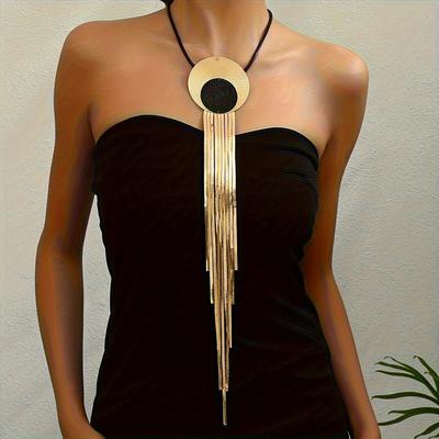 Collier rond à pompon long et tendance pour femme