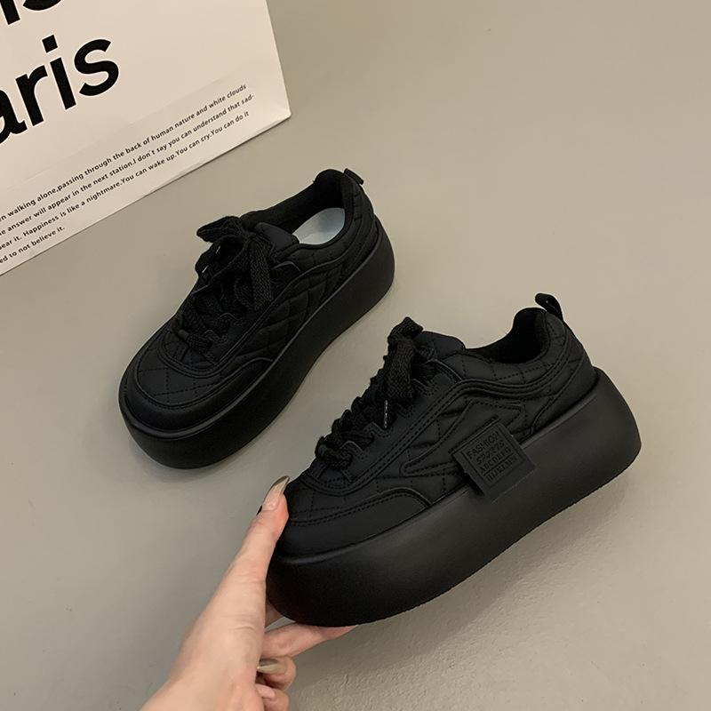 

Super fire versatile muffin little white shoes women s spring and autumn thick baseplate shoes versatile 2024 new height increase leisure sports 40 чорний