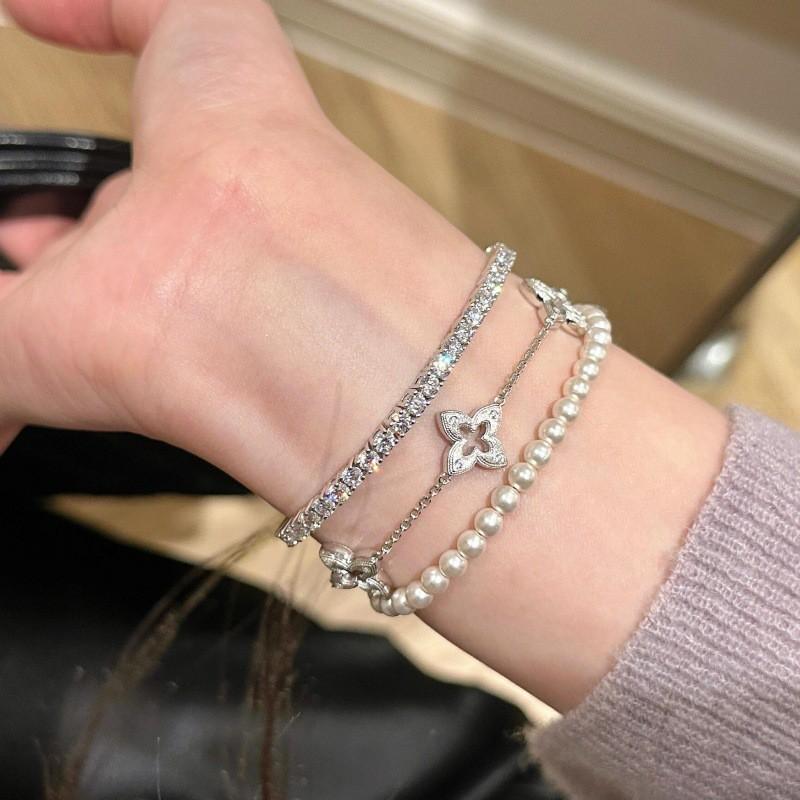 Handmade Delicate Lace Pull-Through Bracelet With Four-Leaf Clover Design Gold White Pearl Stackable Elegant Womens Jewelry