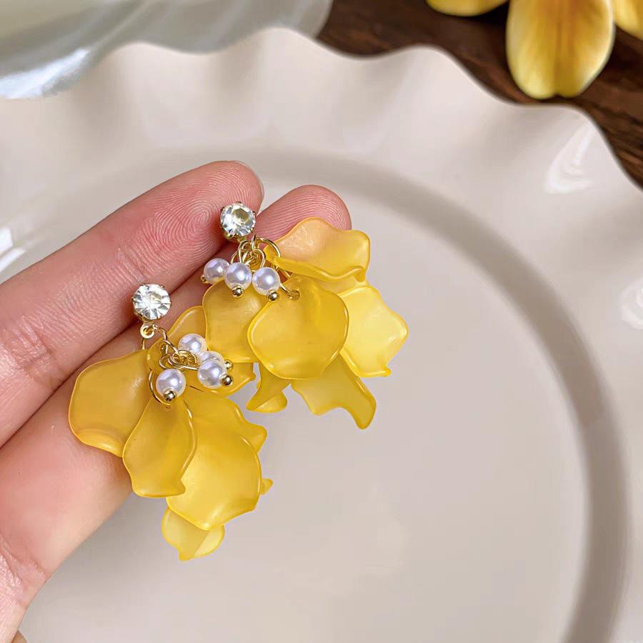 Elegant Hong Kong Style Yellow Petal Stud Earrings: Retro and Versatile Holiday Accessories for Women