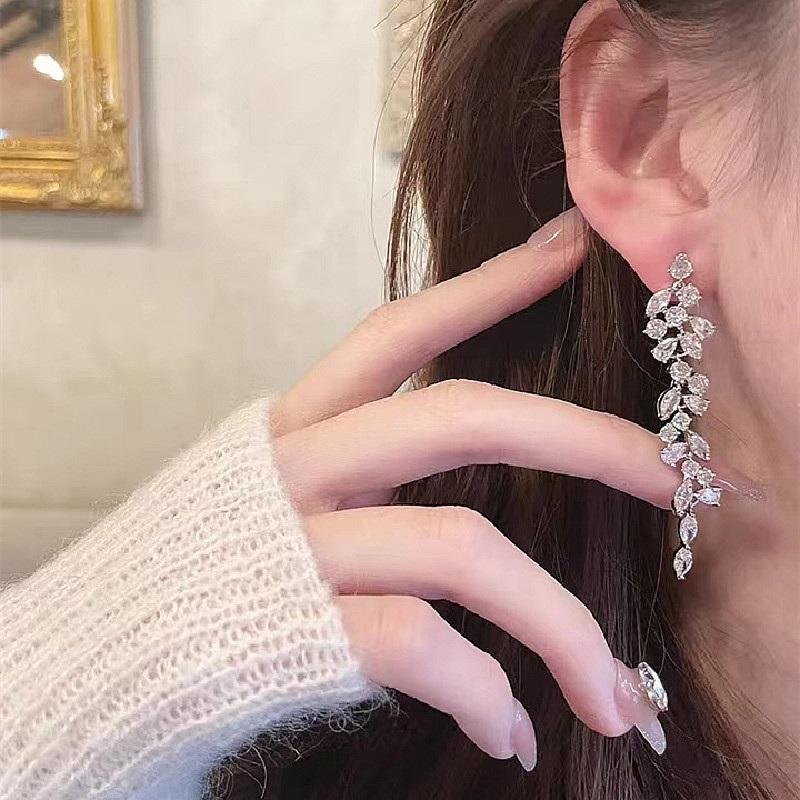 Hot Sale Exquisite Leaves Long Tassel Earrings for Women Full Rhinestone AAA Zircon Dangle Earring Party Wedding Zircon Gifts