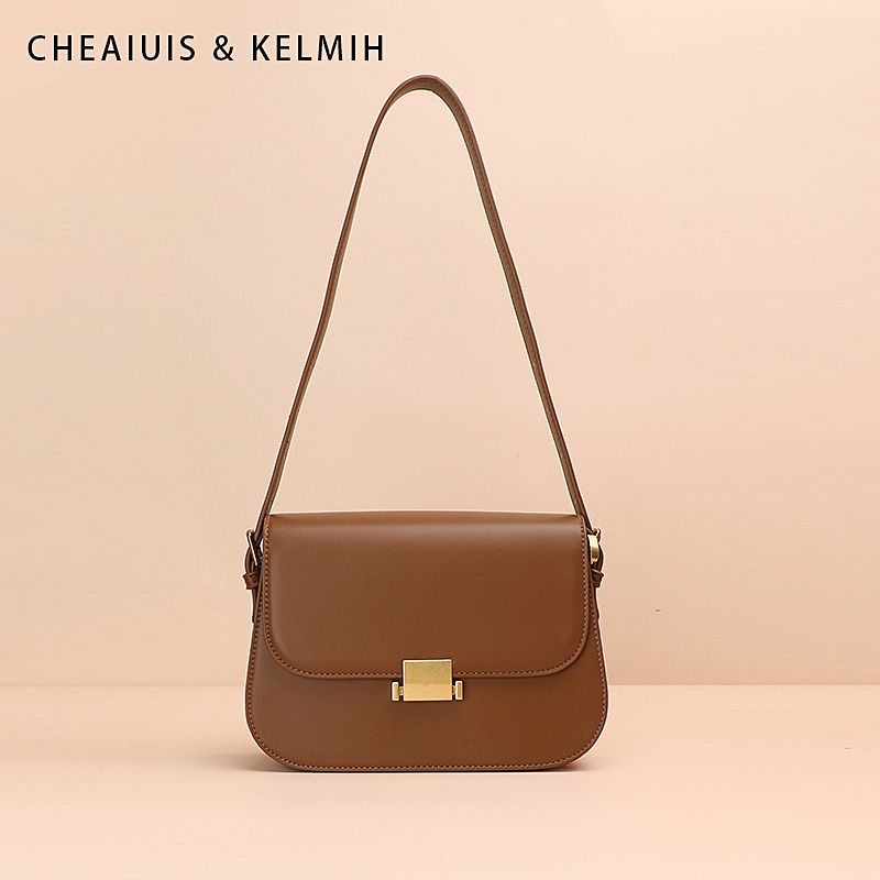 

Special-Interest Design Bride Red Underarm Bag Brown