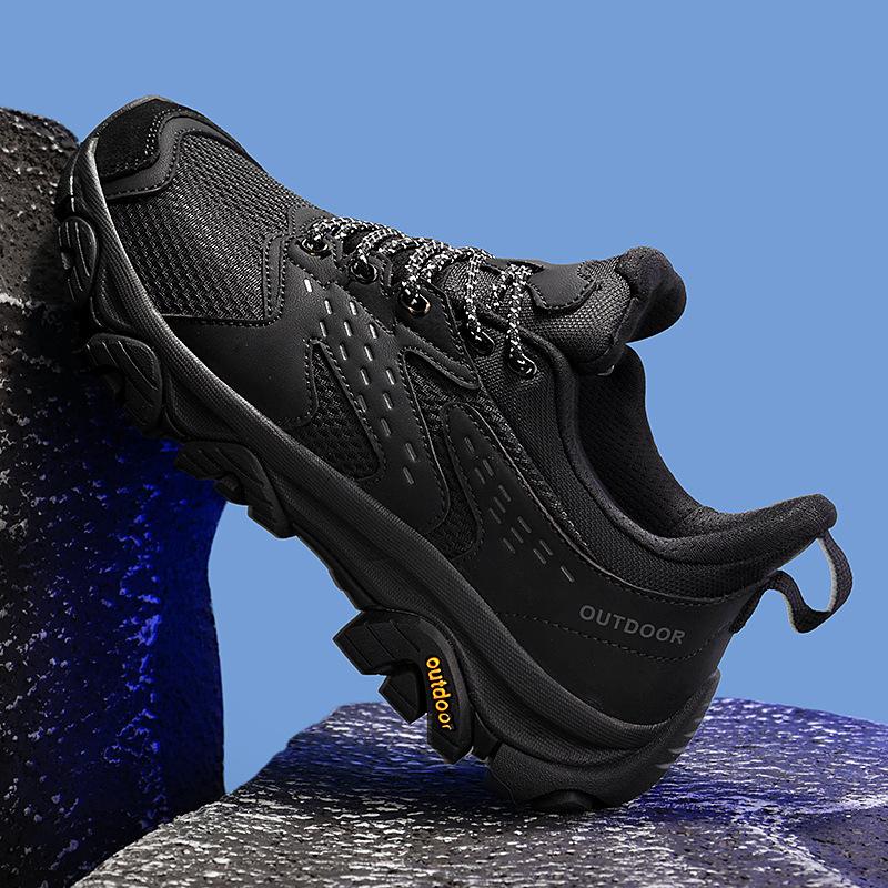 New lightweight outdoor sports men's shoes autumn and winter women's mountaineering shoes climbing wear-resistant classic