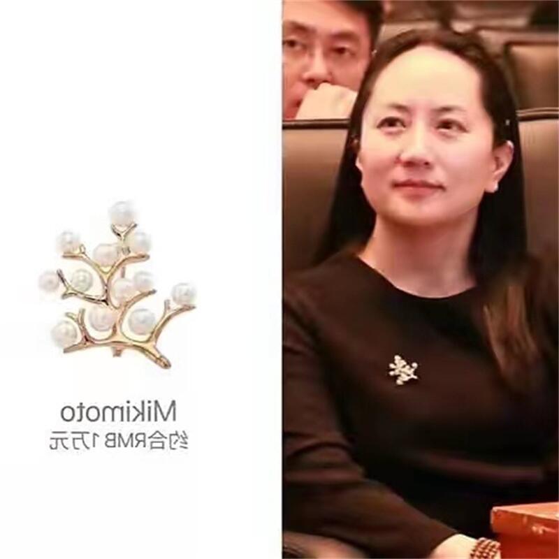 Zhenzhi Elegant Freshwater Pearl Brooch: Tree of Life Design