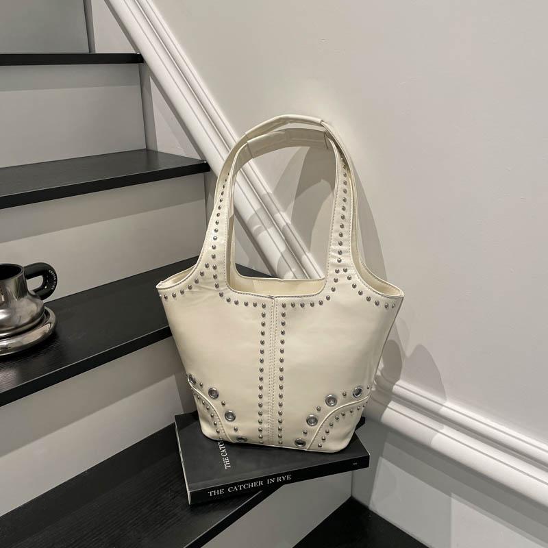 2025 Autumn & Winter New Glossy PU Bucket Large Capacity Shoulder Bags Solid Zipper Super Cool Exquisite Rivets Women's Handbags