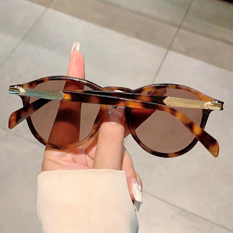 Classic Vintage Rivet Sunglasses Women For Men Sun Glasses Luxury Brand Designer Punk Popular Travel Driving Leopard Eyeglasses