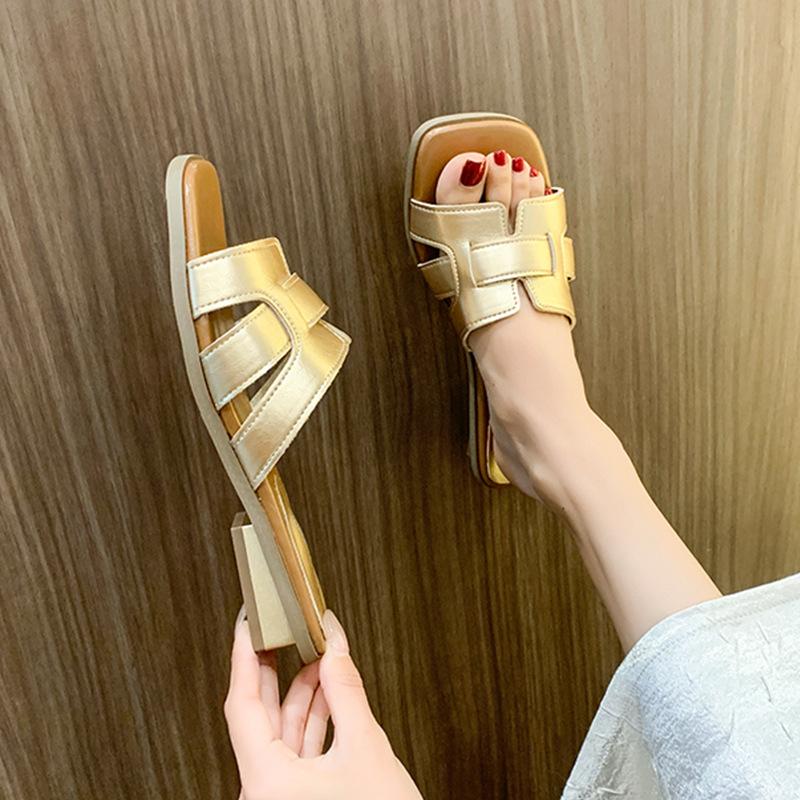 Versatile summer white outer slippers girl 2025 new niche fashion woven beach one-word drag fairy sandals