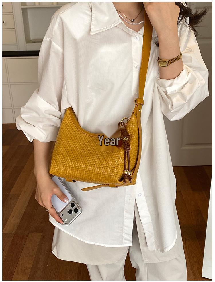 2026 Stylish Woven Dumpling Bag: Large-Capacity Women's Shoulder Handbag
