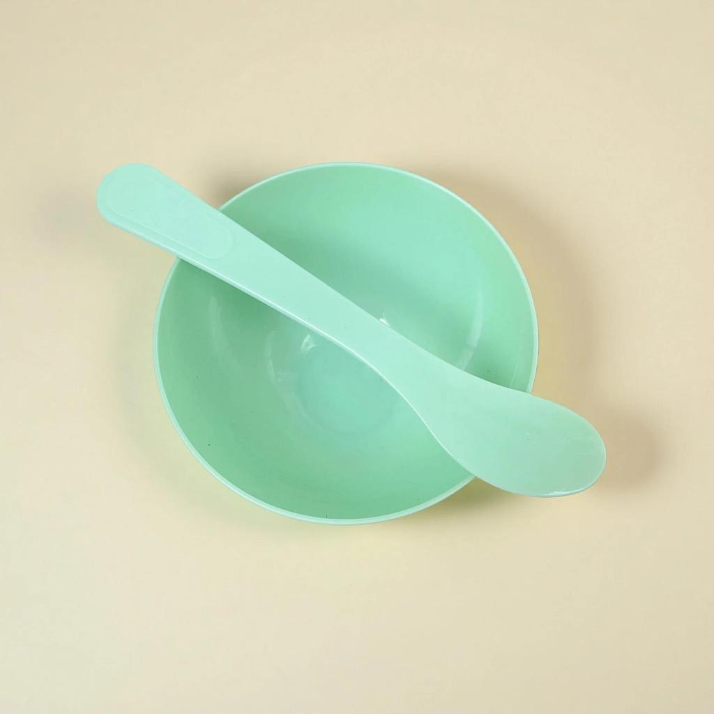 Three-Piece DIY Beauty Set: Mixing Bowl, Mask Stick, Measuring Spoon, Silicone Brush, and Bowl Set