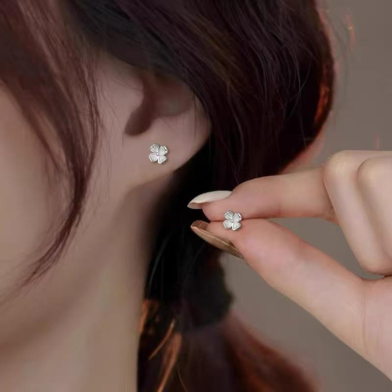 Raising Ear Holes, Small Stud Earrings for Women, Simple, Sweet, Small and Fresh Earrings, Niche Design, Versatile Earrings