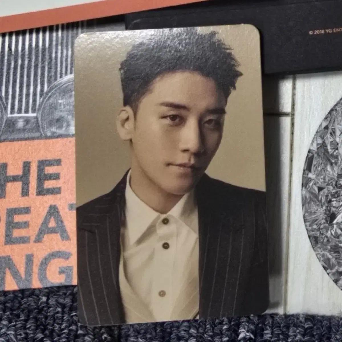 

Big Bang Выигрывает Дуг Выигрывает Дуг Выигрывает Фотокарточка