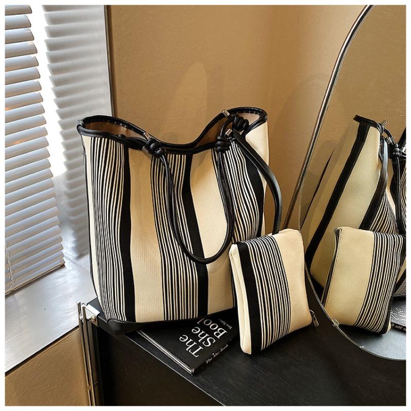 Niche new spring and summer large-capacity tote bag women's commuter fashion simple and versatile shoulder bag