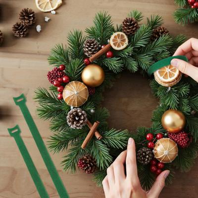 Yousheng 100Pcs Adjustable Plant Ties Christmas Wreath Hanging Straps Nylon Garden Cable Straps Xmas Tree Railing Tie Stair Door Banister Decoration