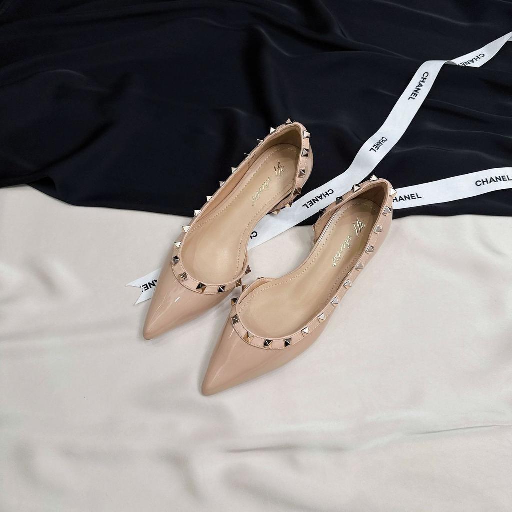 Höhe 4CM Nieten V Zuhause spitzseitig leere Sandalen Damen Sommerbekleidung 2025 neue schöne Lackleder Ballerinas