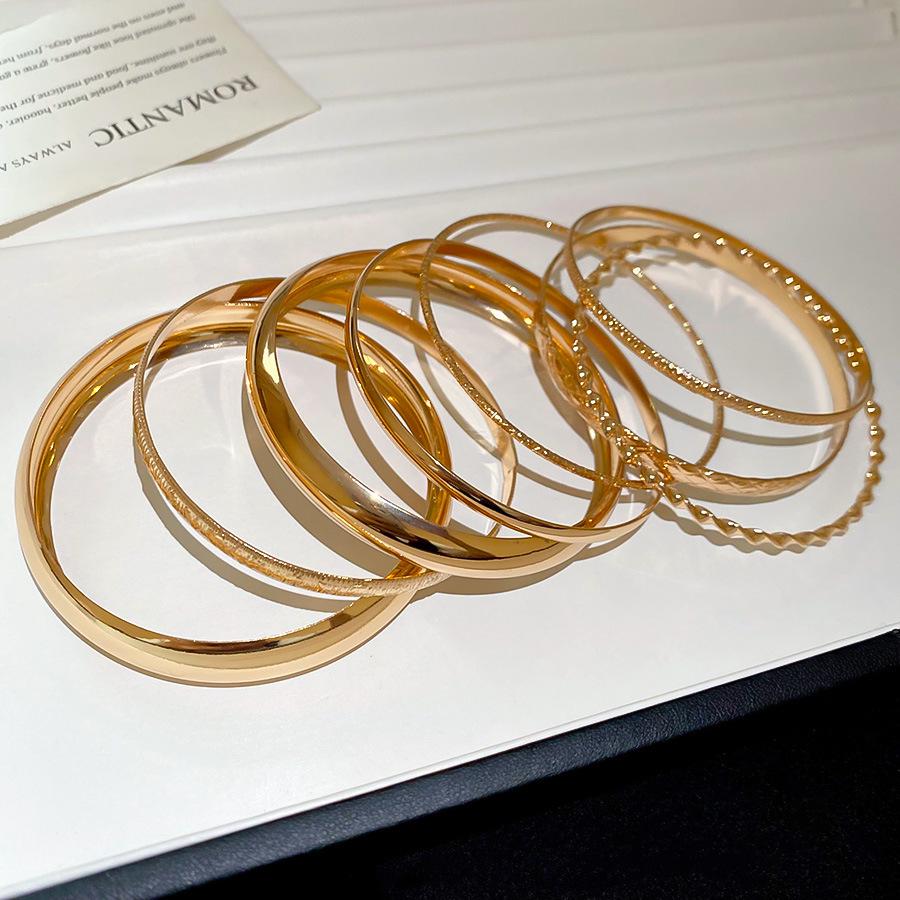 Exaggerated Diamond Inlaid Spider Open Bangle: Trendy High-End Fashion Jewelry for Women