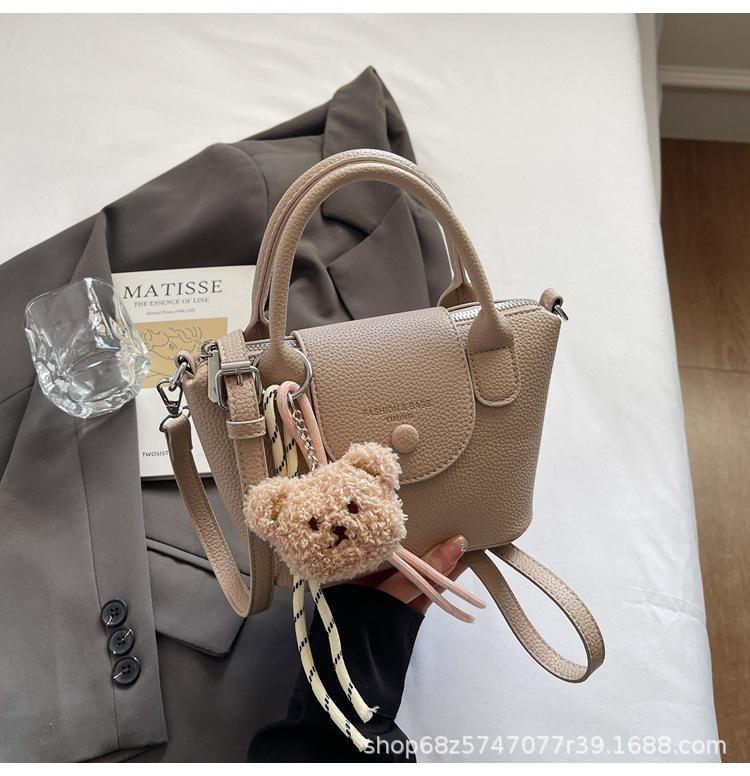 

Fashion contrasting color portable small bag women s 2025 new fashion versatile commuter small tote bag single shoulder messenger bag tide