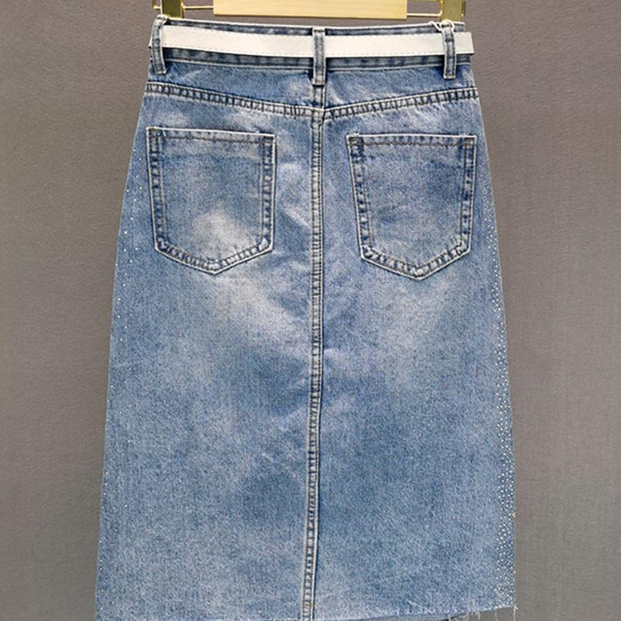 Sommermodischer Rock mit Strasssteinen und geteiltem Jeansrock mit figurbetontem Design