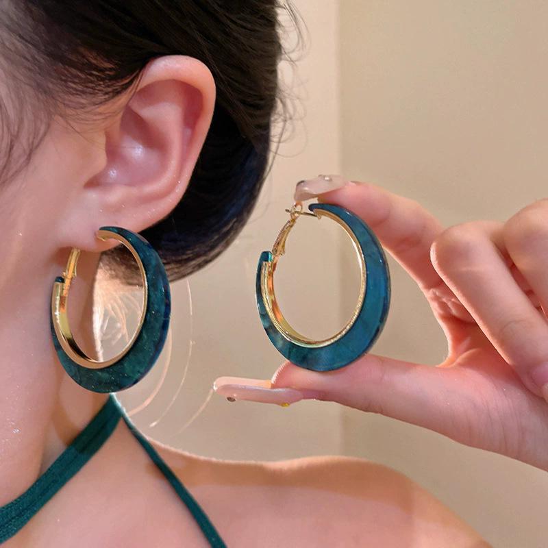 Elegante europäische und amerikanische Statement-Creolen für Damen – Luxuriöses, modisches Design für Herbst/Winter.