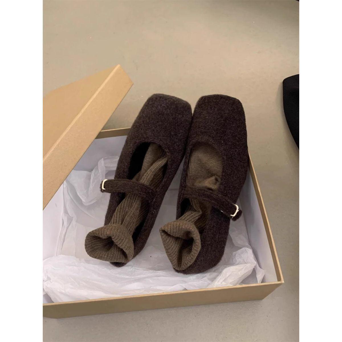 

Маленькие туфли Мэри Джейн на небольшом каблуке, увеличивающие рост, женские зимние 2025, новые, французский квадратный носок, плюшевые, с открытым верхом, одинарные туфли 40