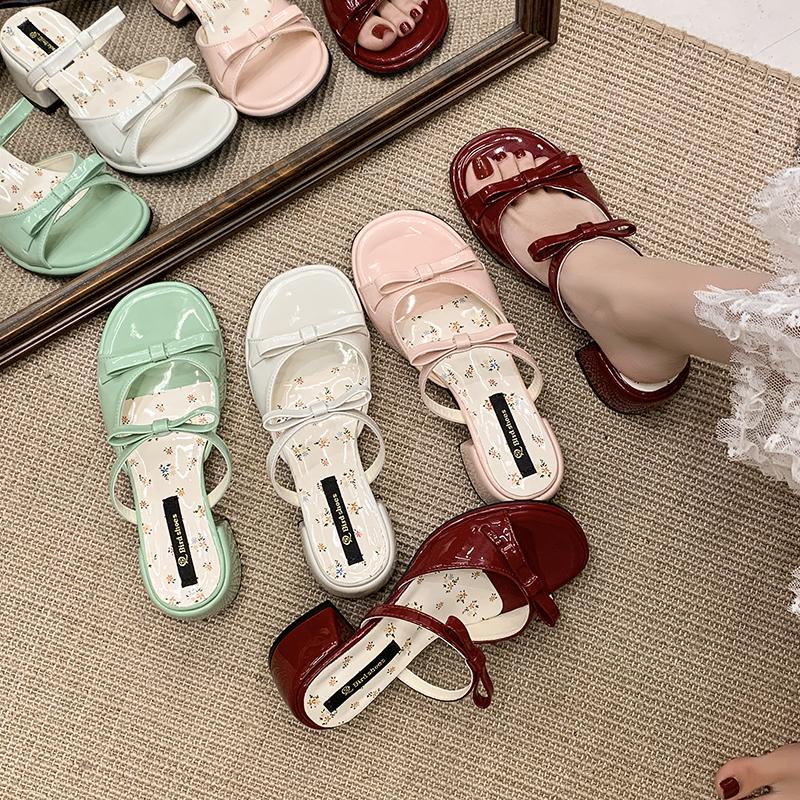 Fashion 2025 New Women's Open-toe Flat Slippers Fashion Outdoor Summer Ladies Slip-on Shoes Versatile Women's Slippers Causal Elegant