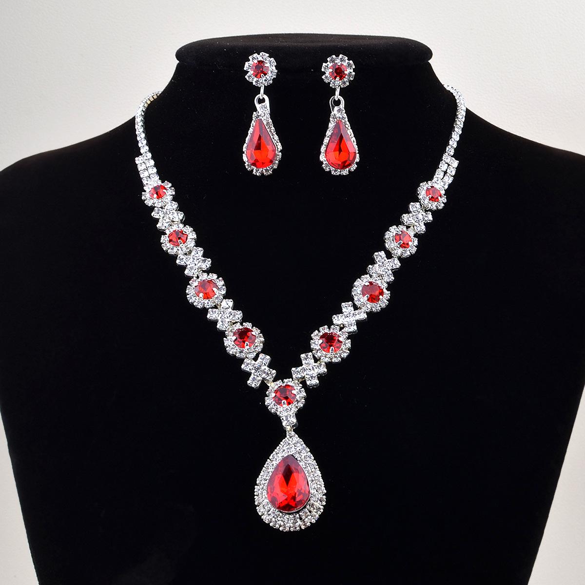 

2025 Высококлассный европейский и американский модный ювелирный набор с кристаллами и драгоценными камнями: Ожерелье, Серьги, Браслет, Кольцо.