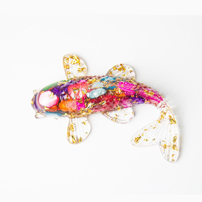 Neue 1 Stück Kristallstein Kies Glückskarpfen Figur Harz Mini Quarz Fancy Karpfen Statue Heimdeko Schreibtischornament Geschenk