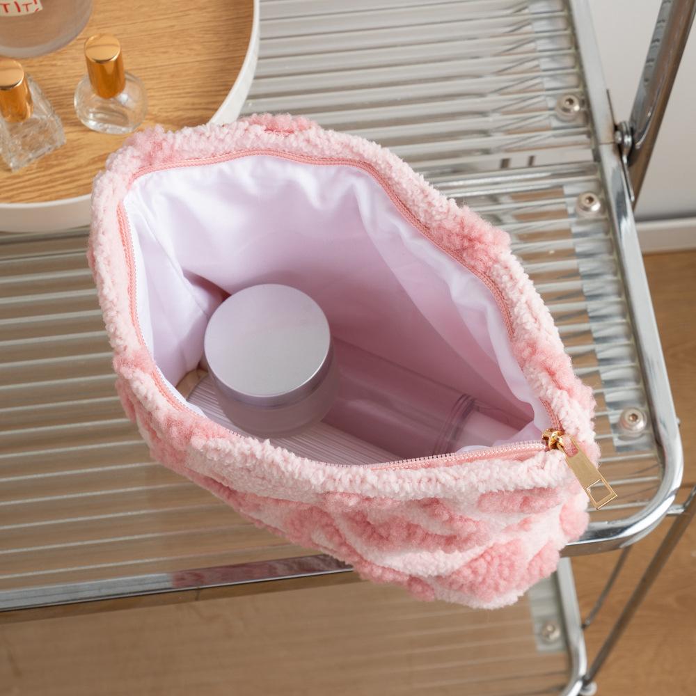 Plush Storage Bag Large Capacity Travel Portable Makeup Bag Heart Pattern Hand Carry Pouch Cosmetiquera Para Maquillaje Lovely