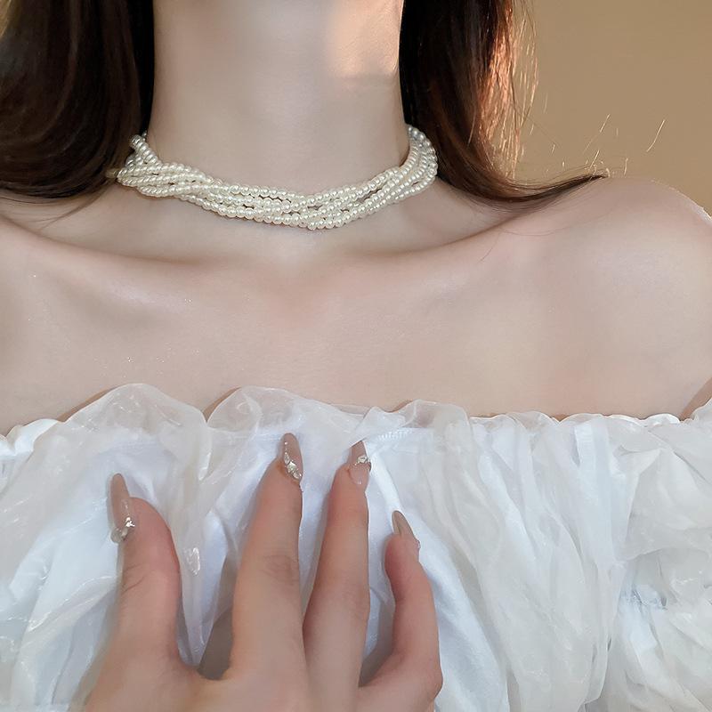 Fashionable Floral Geometric Necklace with a Light Luxury Style Sweater Chain and French Retro Accessories