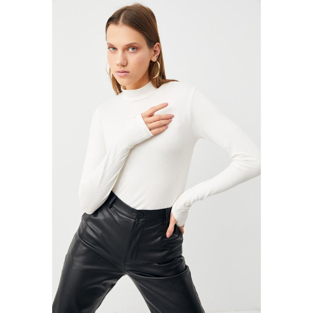 Schwarzer Damen-Body mit Fingerdetail