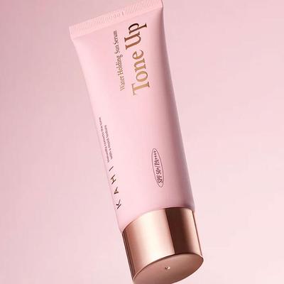 Drėkinantis tonuojantis apsauginis serumas nuo saulės 50ml (SPF50+)