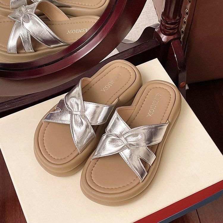 2025 new muffin and thick-soled slippers women's wear, soft-soled cool slippers, casual beach one-word slippers