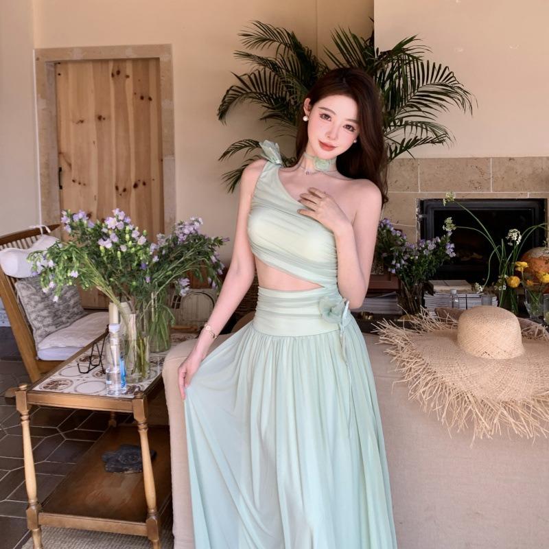 French Niche High-end Cold White Slanted Shoulder Waist Dress Women's Seaside Vacation Super Fairy Dress