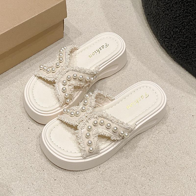 Pearl Slippers Women's Wear 2025 Spring and Summer New Flat Bottom Fashion Korean Version Versatile Internet Celebrity Word Sandals Tide
