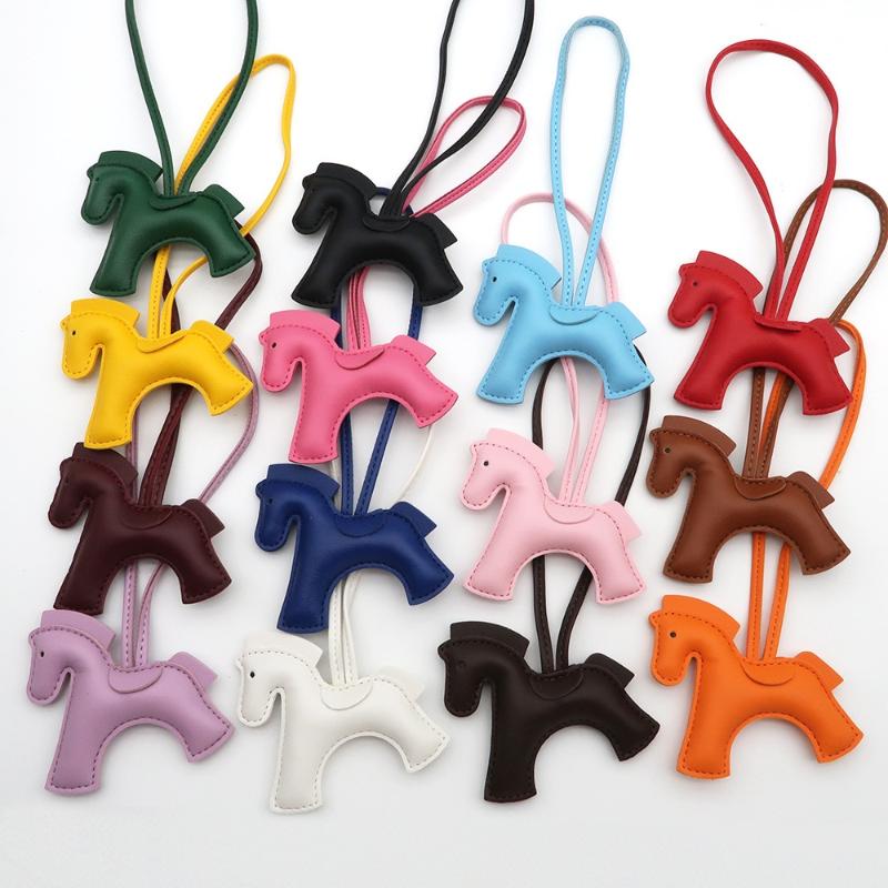 High-End Univerzální Přívěsek Mini Pony z PU Kůže Pro Ženy Vícebarevný Přívěsek na Kabelku Pony Příslušenství Přívěsek do Auta Dárek k Narozeninám
