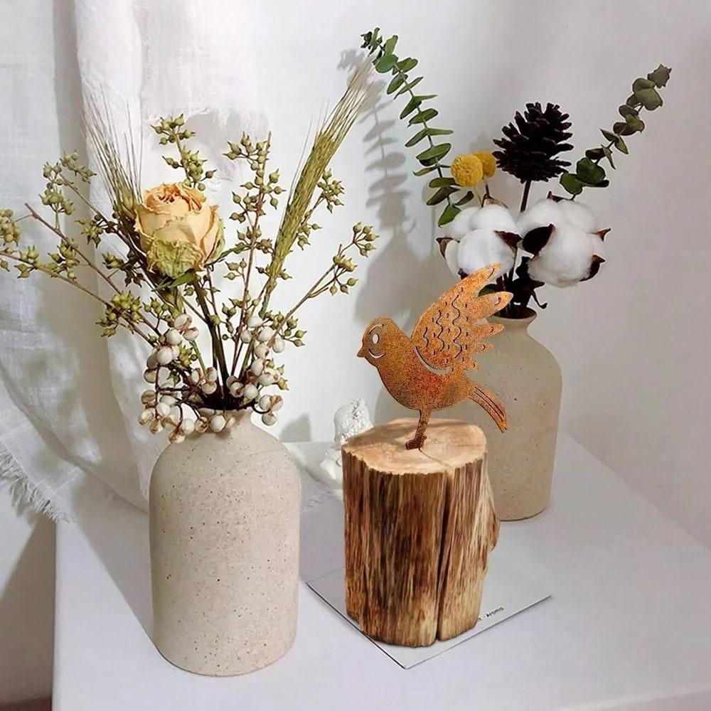 Set of 4 Rustic Metal Garden Ornaments Bird Shape for Outdoor Patio Decor